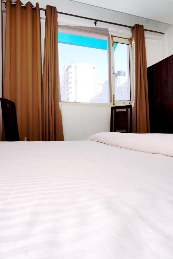 Hotel Almond Zirakpur Eksteriør billede